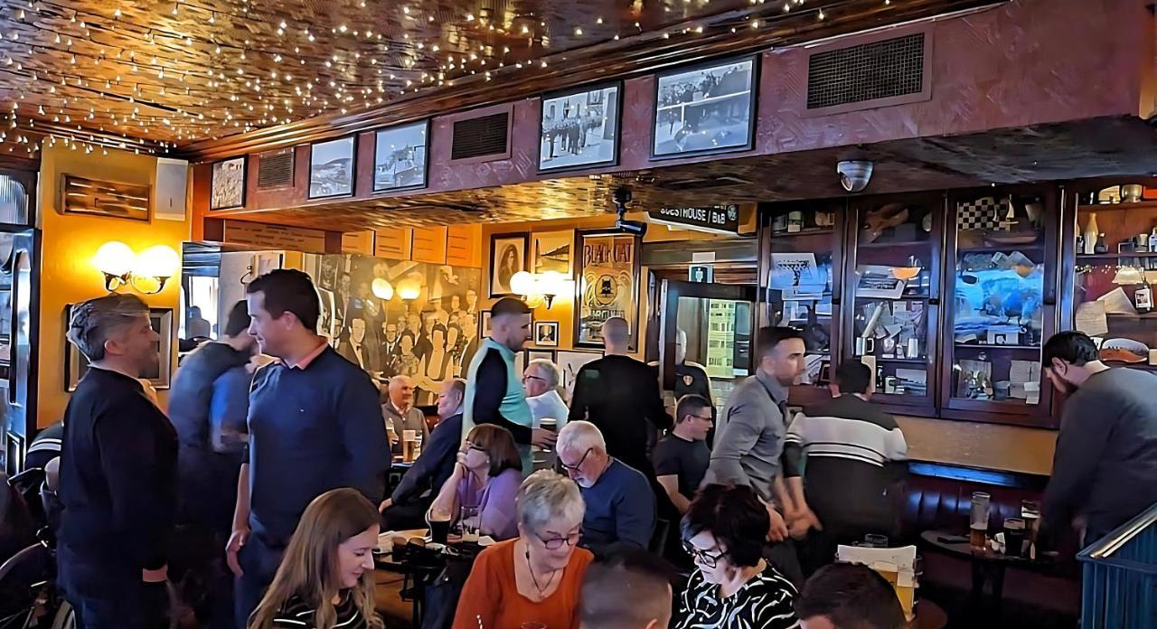 Bugler Doyles Bar & Townhouse Hotel Wexford Bagian luar foto